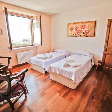San Lorenzo Sleeps 12 Pool Air Con Wifi Baschi