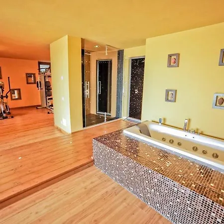 San Lorenzo Sleeps 12 Pool Air Con Wifi Willa Baschi